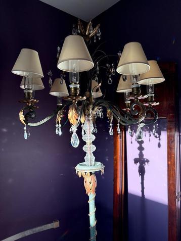 Art Deco staanlamp in gepatineerd smeedijzer, 8 lichtpunten beschikbaar voor biedingen