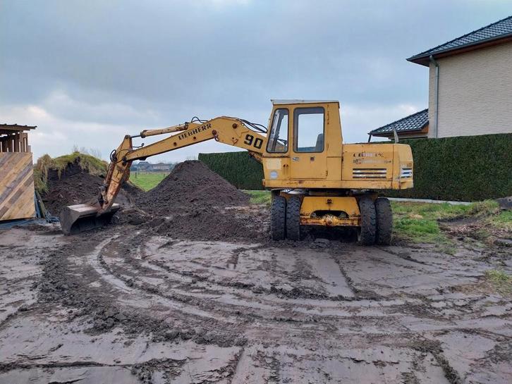 Bandenkraan Liebherr 901, Zakelijke goederen, Machines en Bouw | Kranen en Graafmachines, Ophalen
