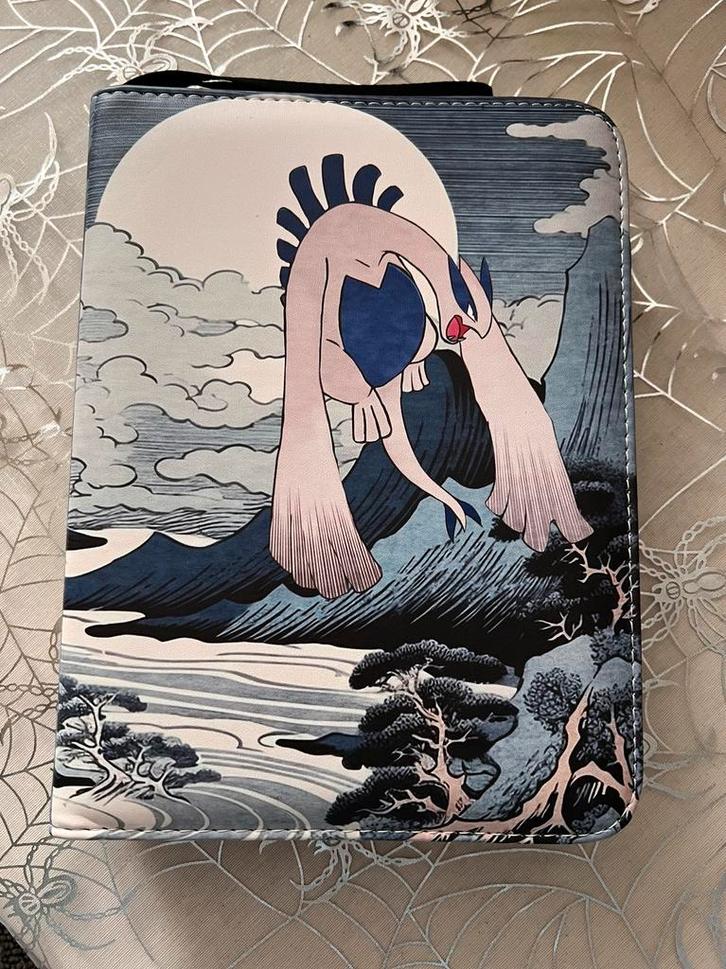 Pokemon map met rits, Hobby & Loisirs créatifs, Jeux de cartes à collectionner | Pokémon, Neuf, Livre ou Catalogue, Enlèvement ou Envoi