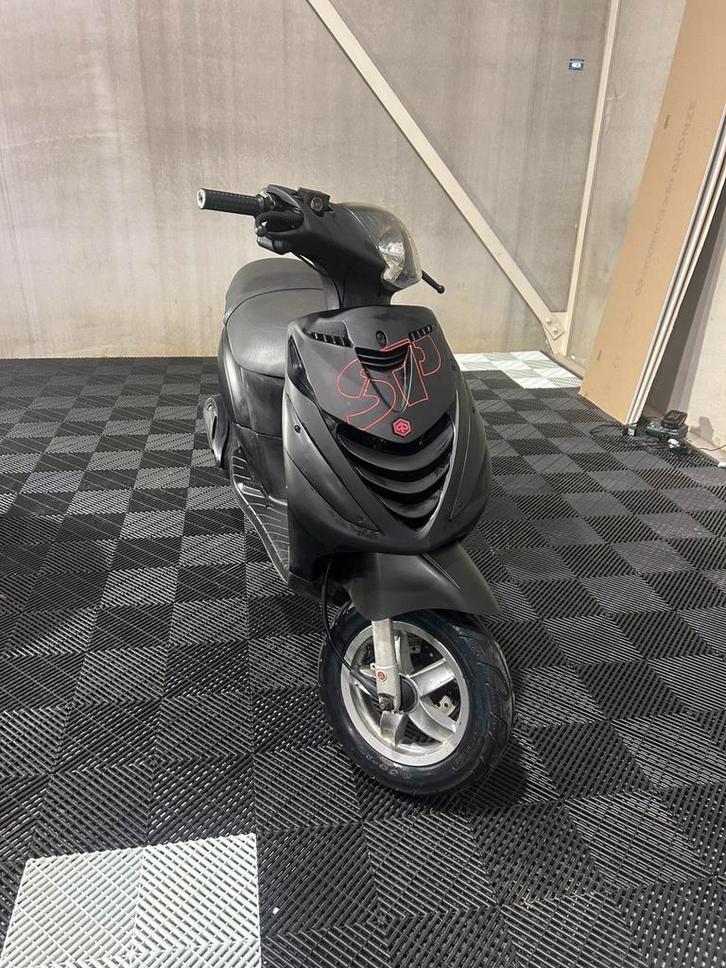 Zip piaggio A-klassen, Vélos & Vélomoteurs, Scooters | Piaggio, Utilisé, Zip, Classe A (25 km/h), Essence, Enlèvement