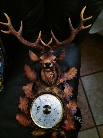 Barometer in de vorm van een hertenkop „Erref” beschikbaar voor biedingen