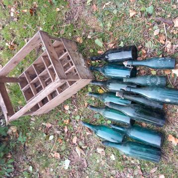 Flessen vintage &krat beschikbaar voor biedingen