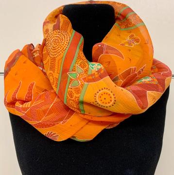 Grote foulard Hermès. Ook Delvaux en Louis Vuitton te koop. disponible aux enchères