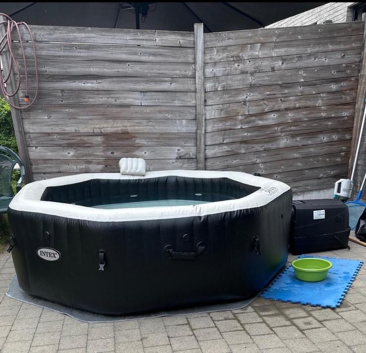 Intex spa jet & bubble 6p, Tuin en Terras, Bubbelbaden en Hottubs, Zo goed als nieuw, Opblaasbaar, Afdekzeil, Grondzeil, Filter