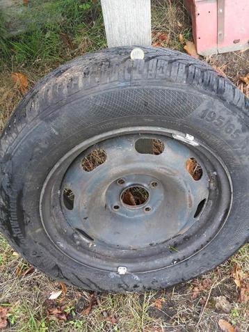 4 uitstekende staat winterbanden met veel profiel 195/65R15 beschikbaar voor biedingen