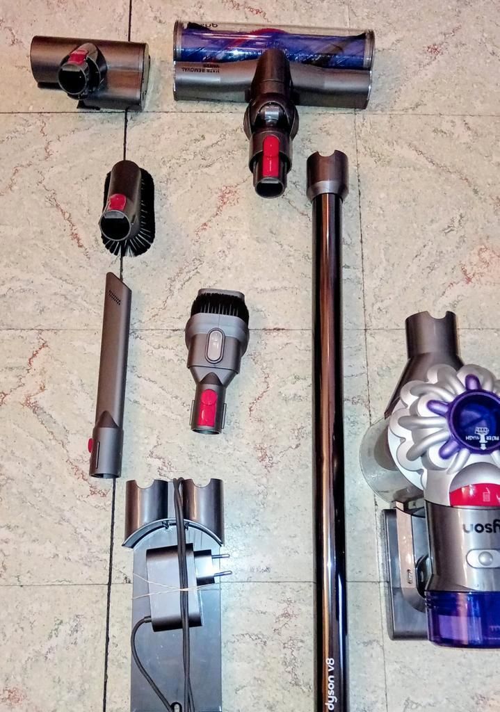 Aspirateur Dyson V8 Animal, Electroménager, Aspirateurs, Comme neuf, Aspirateur, Réservoir, Enlèvement