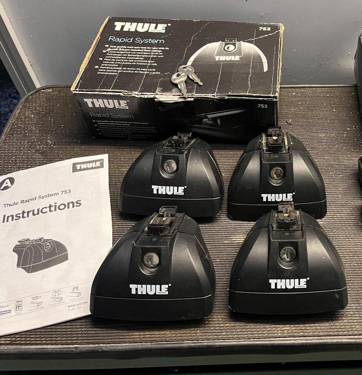 Thule 753 + kit 4053 voor peugeot 308sw, Auto diversen, Dakdragers, Zo goed als nieuw, Ophalen of Verzenden