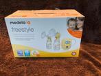 Medela freestyle dubbelzijdige handsvrije borstkolf met toeb, Kinderen en Baby's, Gebruikt, Ophalen of Verzenden, Borstkolf