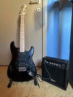 Squier Stratocaster HT H + staander + Gigkit Amplifier, Muziek en Instrumenten, Snaarinstrumenten | Gitaren | Elektrisch, Ophalen