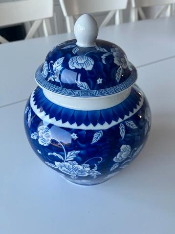 Chinees vaasje beschikbaar voor biedingen