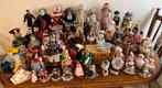 Poppen in alle maten en sommige gemaakt van porselein
