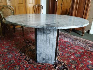 marmeren eettafel beschikbaar voor biedingen
