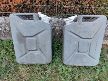 Water en benzine jerrycan's ABL beschikbaar voor biedingen