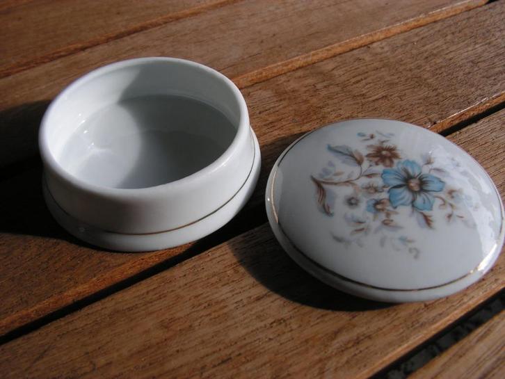 Antiek prachtig klein wit potje met deksel., Antiek en Kunst, Antiek | Keramiek en Aardewerk, Ophalen of Verzenden