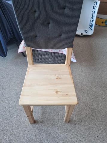 4 stoelen met kussen als nieuw. beschikbaar voor biedingen