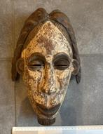 Masque africain en bois, Enlèvement ou Envoi