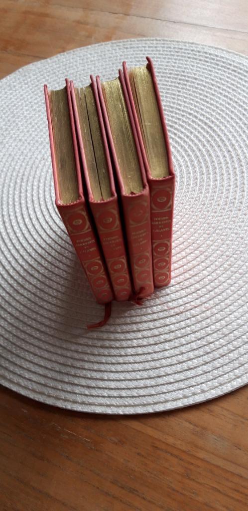 4 delen Poêmes Amoureux et Galants 1973, Boeken, Gedichten en Poëzie, Gelezen, Eén auteur, Ophalen of Verzenden