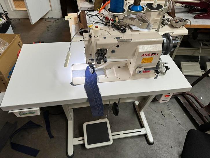 Industriële naaimachine dubbel naald 8mm 3voudig transport, Hobby en Vrije tijd, Naaimachines en Toebehoren, Zo goed als nieuw