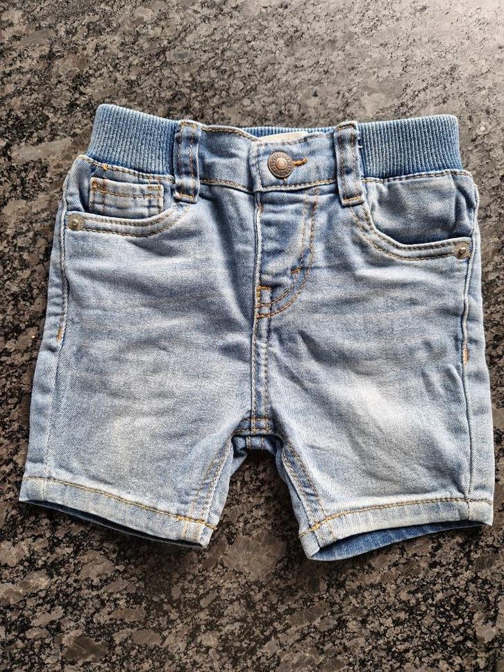 Levi's jeans short maat 74 (9m), zo goed als nieuw, Kinderen en Baby's, Babykleding | Maat 74, Zo goed als nieuw, Jongetje of Meisje
