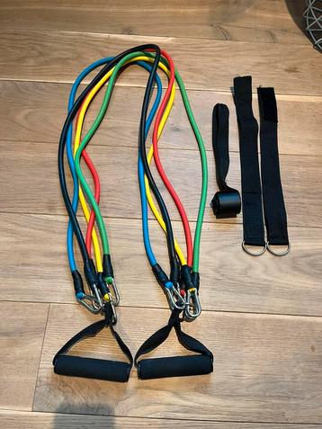 Thuisworkout fitness-elastieken beschikbaar voor biedingen