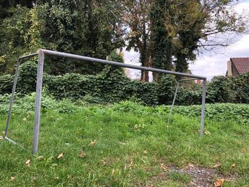 voetbalgoal beschikbaar voor biedingen