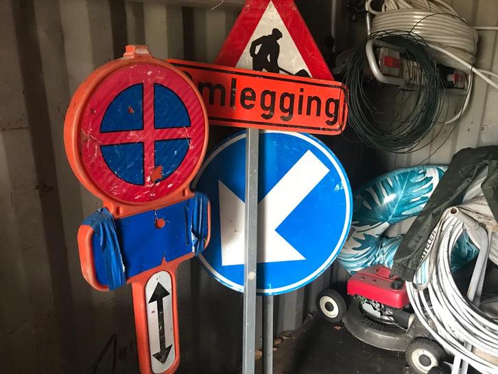 Lot bouwmaterialen: aluminium rijen, stapelbakken, hamers, ., Doe-het-zelf en Bouw, Gereedschap | Handgereedschap, Gebruikt, Ophalen