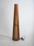 Exclusieve Staande lamp uit Bali in massief teak, Huis en Inrichting, Lampen | Vloerlampen, 100 tot 150 cm, Nieuw, Modern, Ophalen