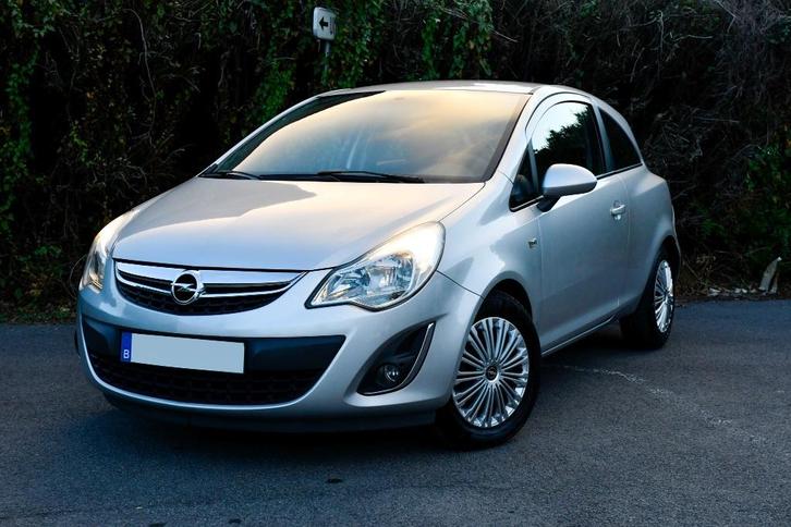 Opel Corsa 1.2i*GPS*AC*Cruise*, Auto's, Opel, Particulier, Corsa, 4x4, Achteruitrijcamera, Adaptive Cruise Control, Airbags, Airconditioning
