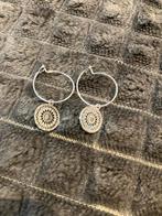 Bijou de fantaisie  Boucles d'oreilles argenté avec breloque, Enlèvement ou Envoi, Neuf