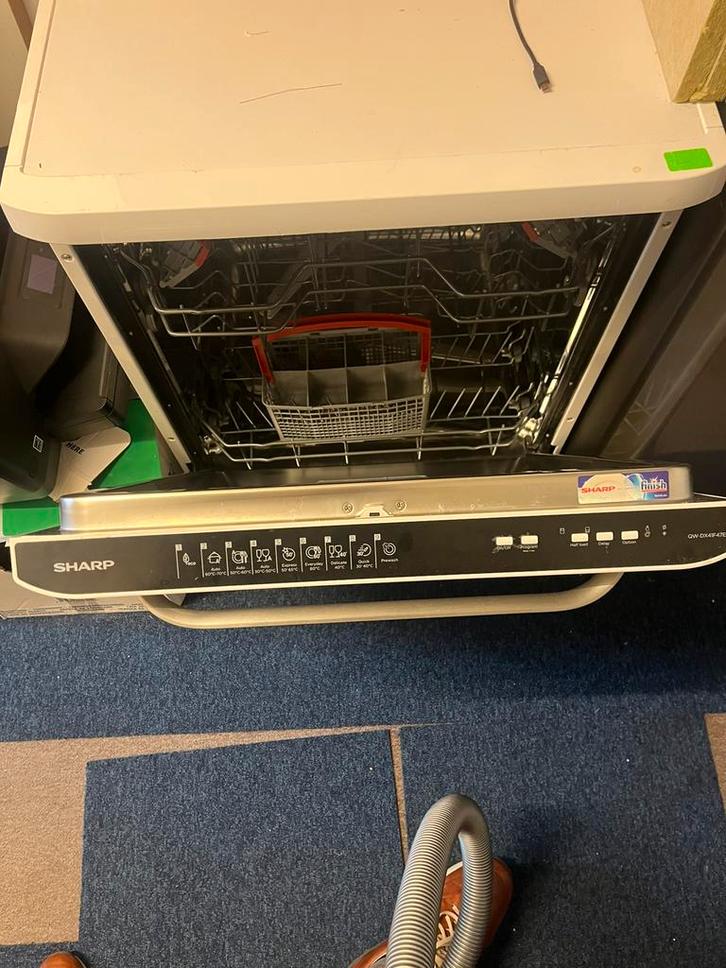 Vaatwasser Sharp vrijstaand, Elektronische apparatuur, Vaatwasmachines, Zo goed als nieuw, Vrijstaand, Energieklasse A of zuiniger