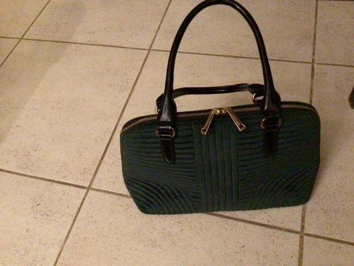 Donker groene handtas, Handtassen en Accessoires, Tassen | Damestassen, Handtas, Groen, Ophalen of Verzenden