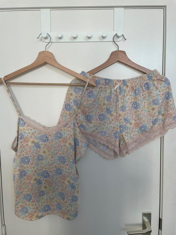 Pyjamaset met bloemen van Primark, Kleding | Dames, Pyjama's, Zo goed als nieuw, Maat 36 (S), Ophalen of Verzenden