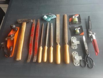 Set gereedschap. beschikbaar voor biedingen