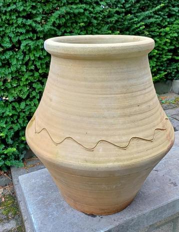 retro terracotta tuinvaas beschikbaar voor biedingen