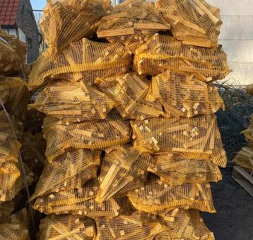Aanmaakhout in netzak van 40 liter  beschikbaar voor biedingen