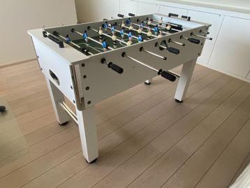 Voetbaltafel wit beschikbaar voor biedingen