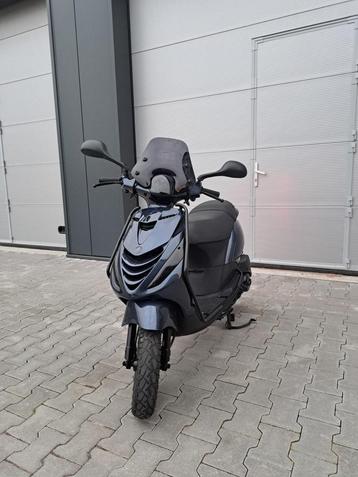 Piaggio Zip 4T Scooter Midnight Blauw FULL OPTION (A-KLASSE) beschikbaar voor biedingen