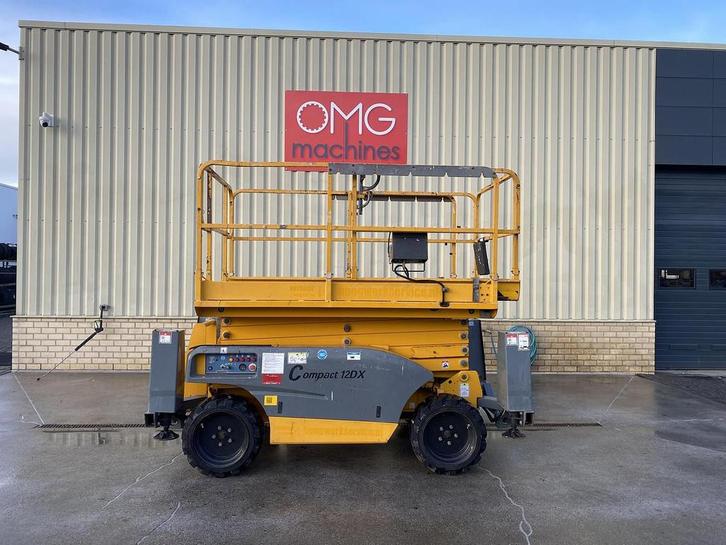Haulotte Compact 12DX, Schaar hoogwerker, 4X4 Diesel, Articles professionnels, Machines & Construction | Ascenseurs, Échafaudages & Échelles
