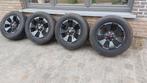 4 velgen met banden en chrome moeren, Auto's, Particulier, Te koop