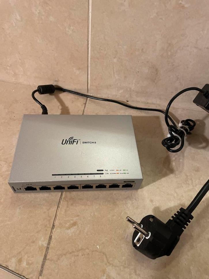 Ubiquiti UniFi Switch 8 (modèle US-8), Computers en Software, Netwerk switches, Gebruikt, Ophalen of Verzenden