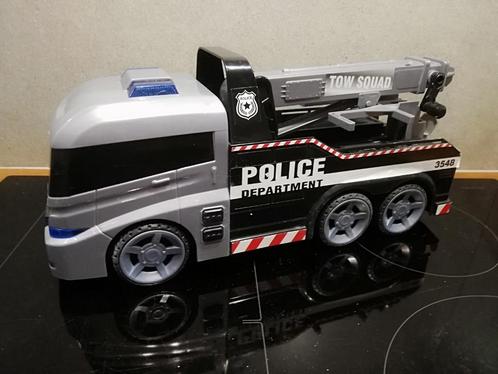 BXL Grande voiture de remorquage (taille Playmobil), Kinderen en Baby's, Speelgoed |Speelgoedvoertuigen, Gebruikt, Ophalen of Verzenden