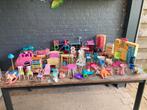 Grote valies vol Barbie speelgoed alles samen weg, Enfants & Bébés, Jouets | Maisons de poupées, Comme neuf, Enlèvement ou Envoi