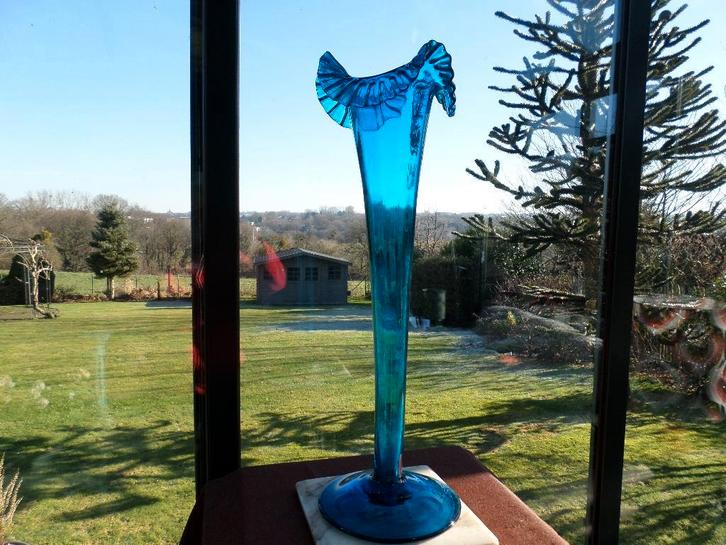 Très haut vase ancien en verre bleu turquoise, Antiquités & Art, Antiquités | Vases, Enlèvement ou Envoi