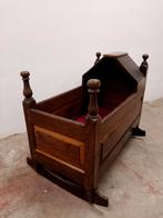 Mooie antieke  gebeitste eiken schommelwieg met overkapping, Ophalen of Verzenden