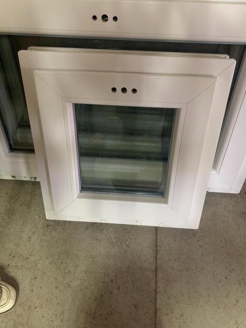 Wit PVC valraam H 48 cm x Br 45 cm, Doe-het-zelf en Bouw, Glas en Ramen, Nieuw, Gevelraam of Ruit, Minder dan 80 cm, Minder dan 80 cm