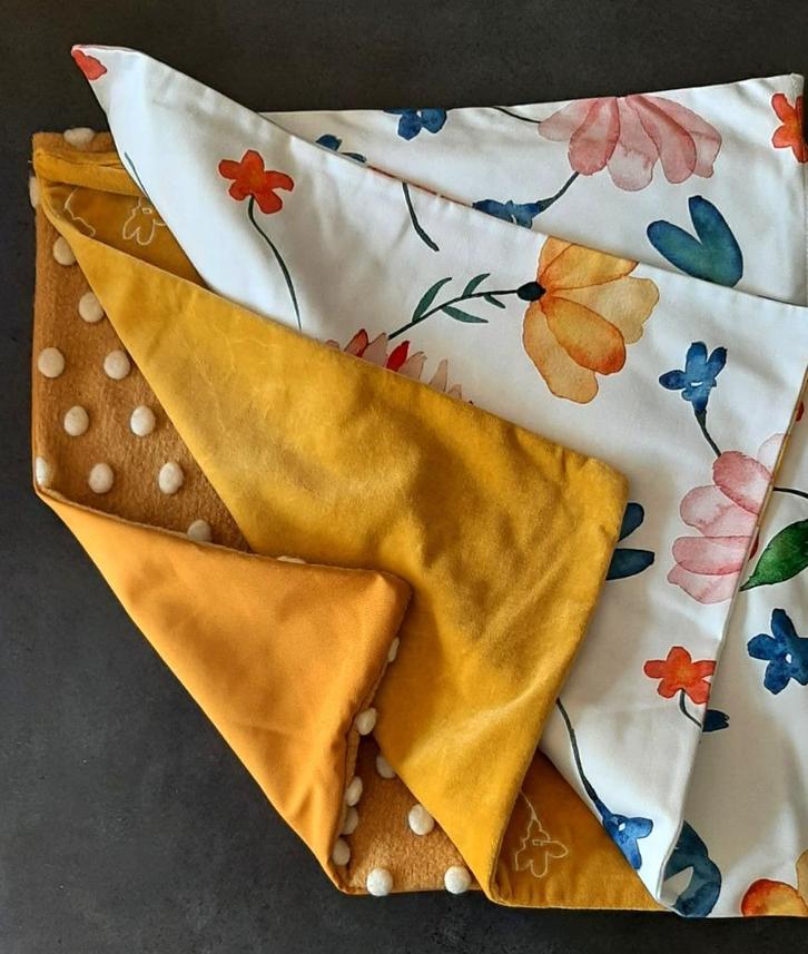 Te koop: Nieuw!!! Drie nieuwe vierkantige/gele kussenslopen., Huis en Inrichting, Woonaccessoires | Kussens, Nieuw, Geel, Vierkant