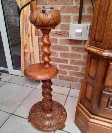 Prachtige houtsnijwerk spiraal bijzettafel- asbak 72cm hoog beschikbaar voor biedingen