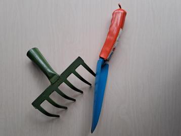 Tuingereedschap hark en schop beschikbaar voor biedingen