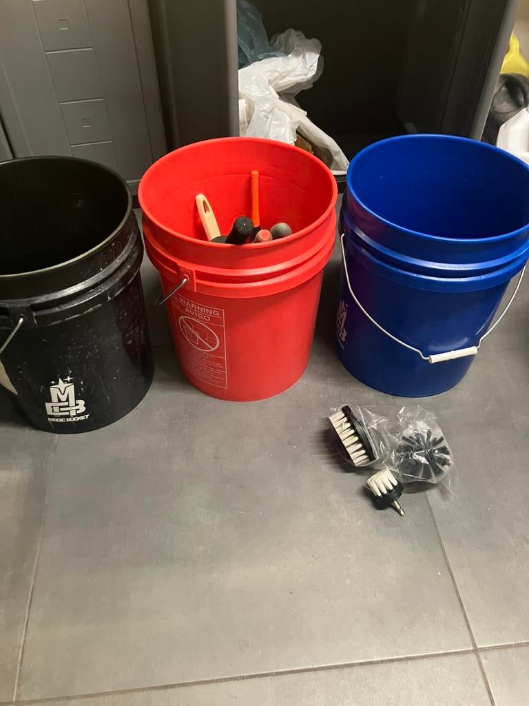 3 sceaux detailing avec grilles,brosses a jantes et pneus, Autos : Divers, Enlèvement