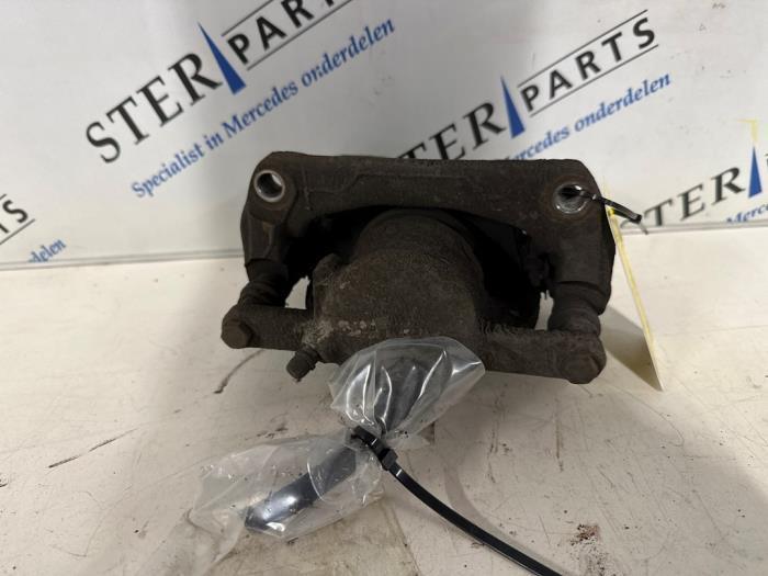 Remklauw (Tang) links-voor van een Mercedes Citan, Auto-onderdelen, Remmen en Aandrijving, Mercedes-Benz, Gebruikt, 3 maanden garantie